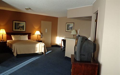 Sunflower Inn & Suites - Garden City Exterior foto