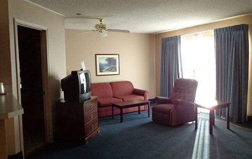 Sunflower Inn & Suites - Garden City Exterior foto